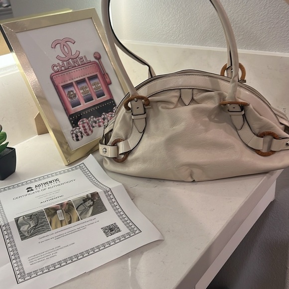 Salvatore Ferragamo shoulder bag with COA EUC cream color - Picture 3 of 17